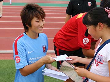 レディース選手たちが第3回『めざせなでしこ