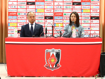 安藤-梢-加入記者会見の様子を「URAWA-REDS-LADIES-OFFICIAL-TV」にて配