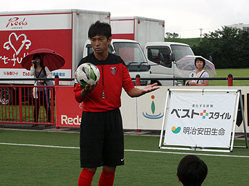 「Jでつながろうサッカー教室」がレッズランドで開催