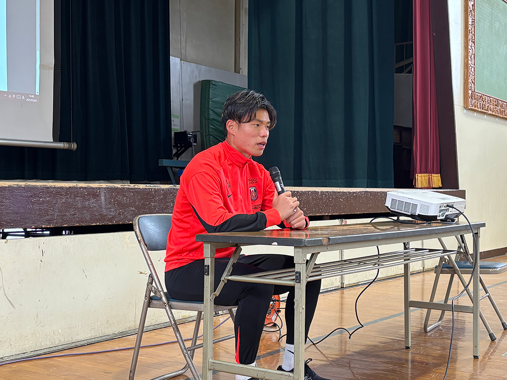 二田理央がホームタウンの小学校を訪問