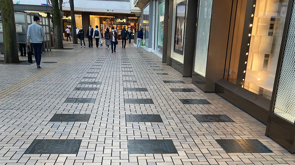 画像:浦和フットレリーフ